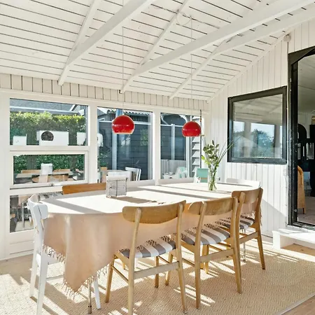 Family With Sauna And Fjord View 別荘