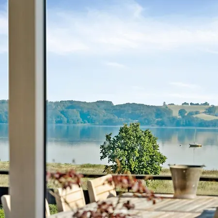 Family With Sauna And Fjord View Vakantiehuis