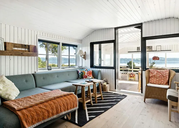 別荘 Family With Sauna And Fjord View ボルコップ