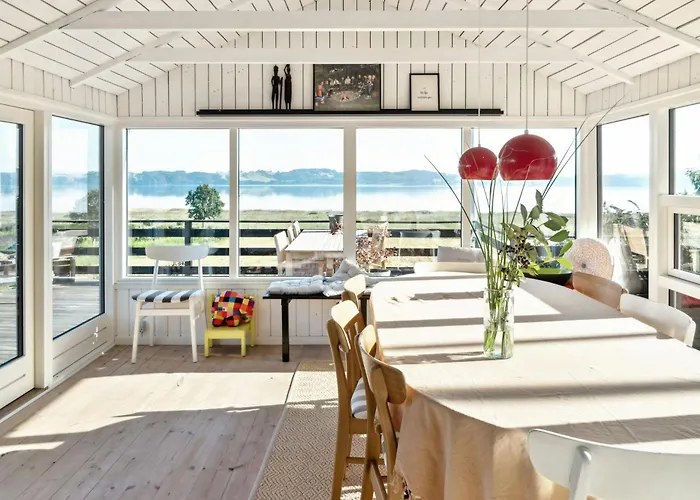 Family With Sauna And Fjord View 別荘